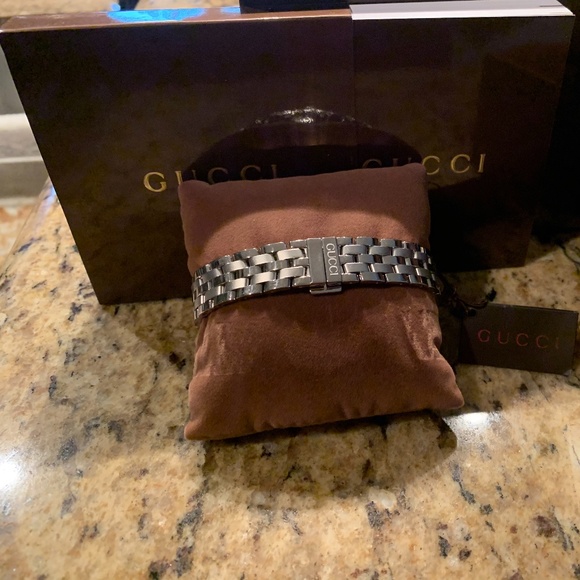 (NWT) Gucci Women\'s 5500 Series Black Dial Watch